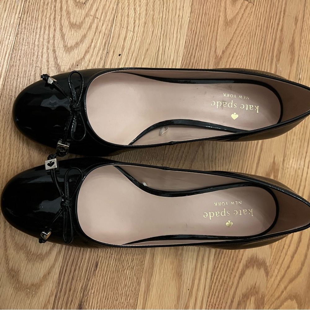 Kate Spade Glossy Black pumps with Bow